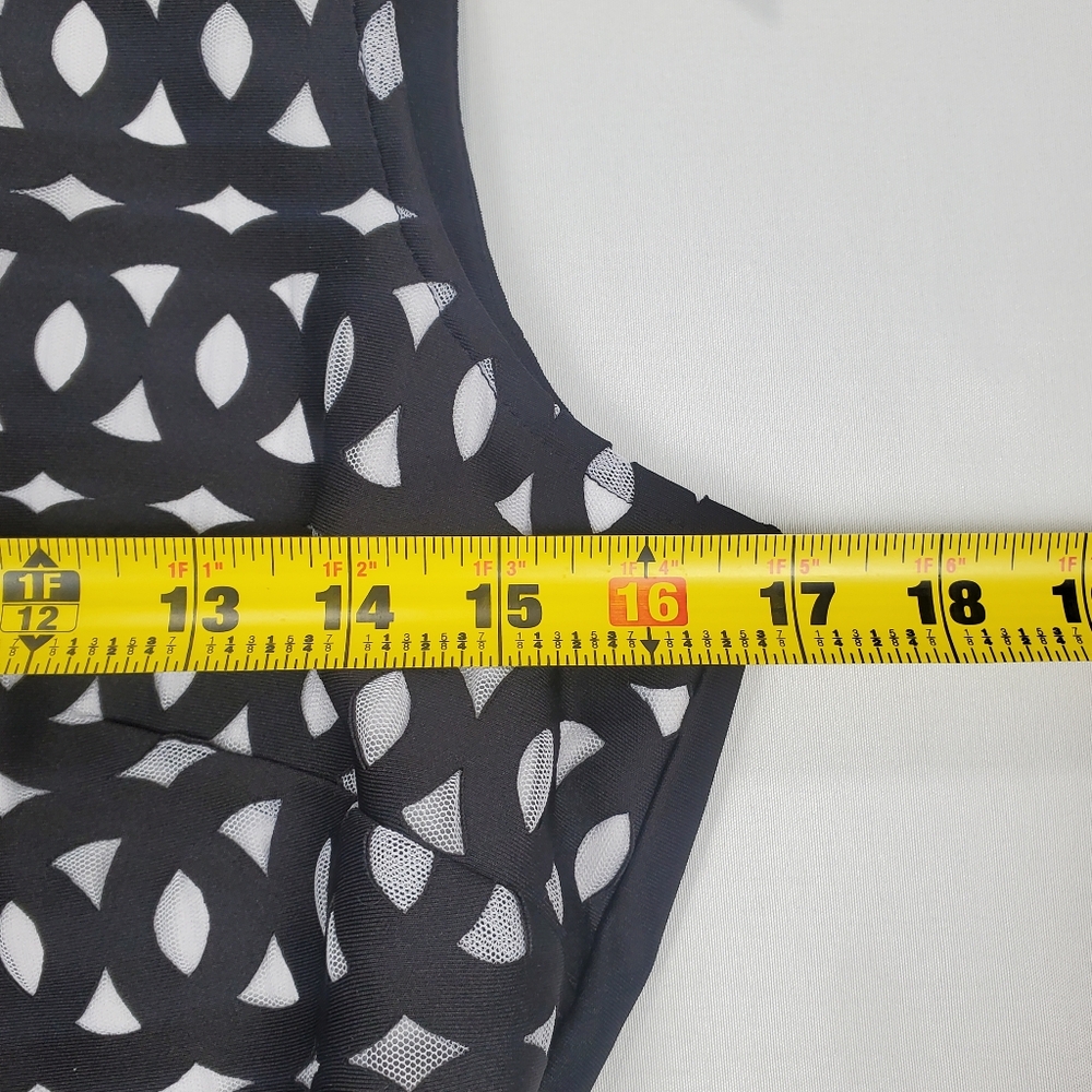 Calvin Klein Dressy Sleeveless Blouse with Tapered Waist Black / Gray Size Small - Picture 8 of 11